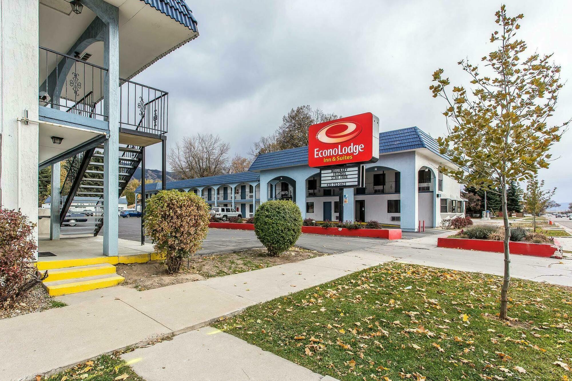 Econo Lodge Inn & Suites Logan Exterior foto